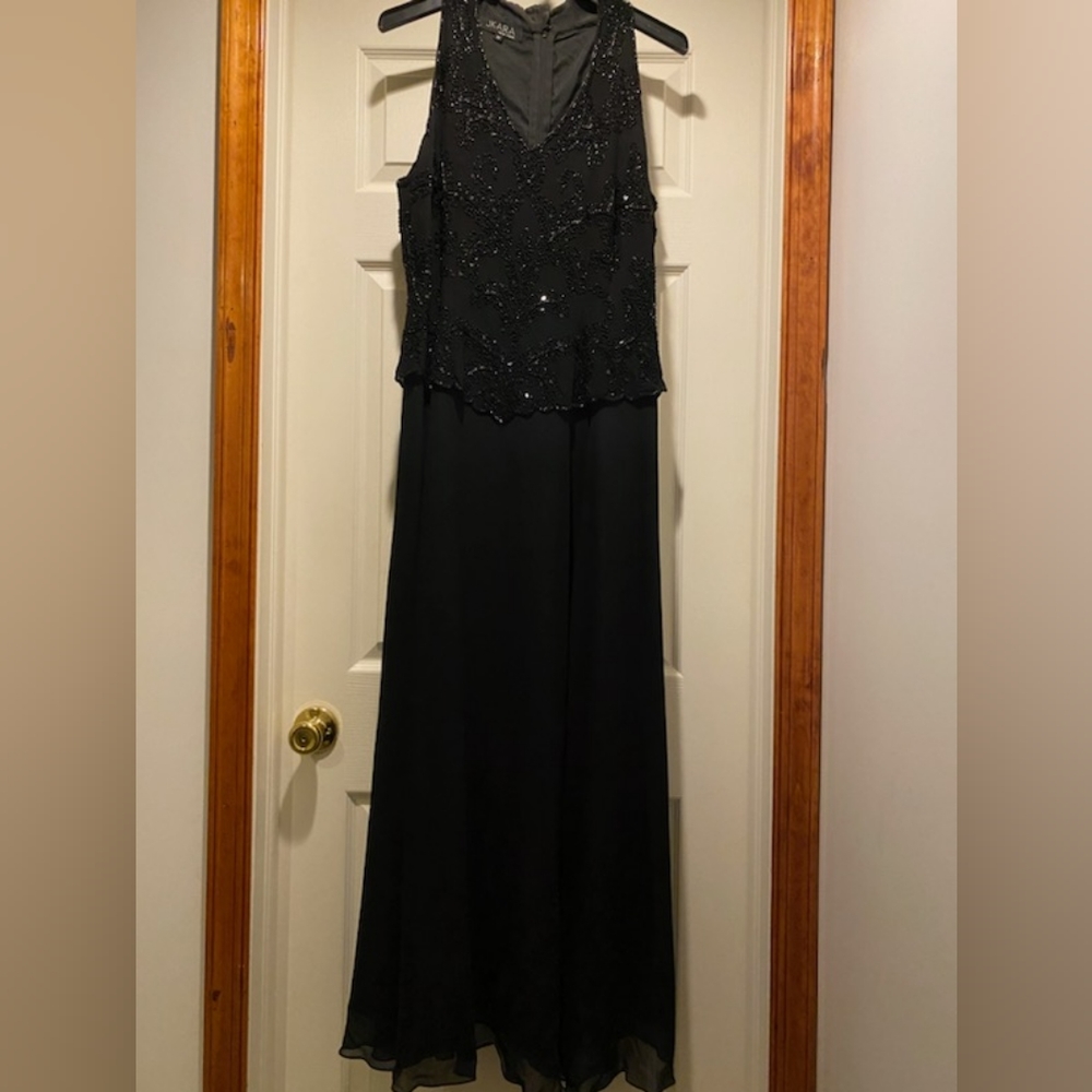 JKARA NEW YORK BEAUTIFUL BLACK BEADED GOWN PERFECT CONDITION WORN ONCE